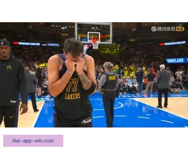 东契奇腿筋受伤老詹重回持球核心湖人依赖41岁老将撑局面