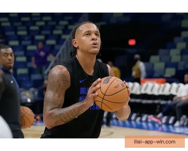 班凯罗呼吁球队保持专注 强调通过分享球让每位球员都有机会展现 班凯罗呼吁球队保持专注 强调通过分享球让每位球员都有机会展现