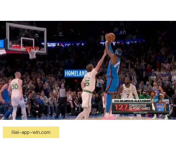 亚历山大空砍33分开局火热后被限制布朗中投成为进攻核心