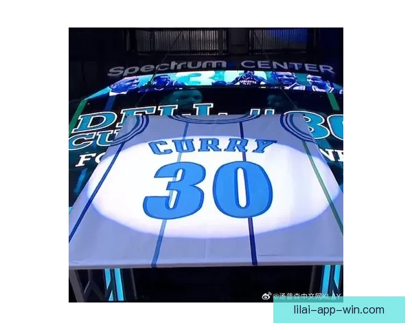 戴尔库里黄蜂30号球衣退役 塞斯发言祝贺父亲成就